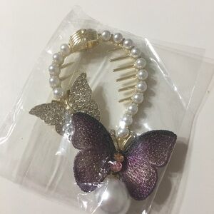 Butterfly claw clip for hair bun